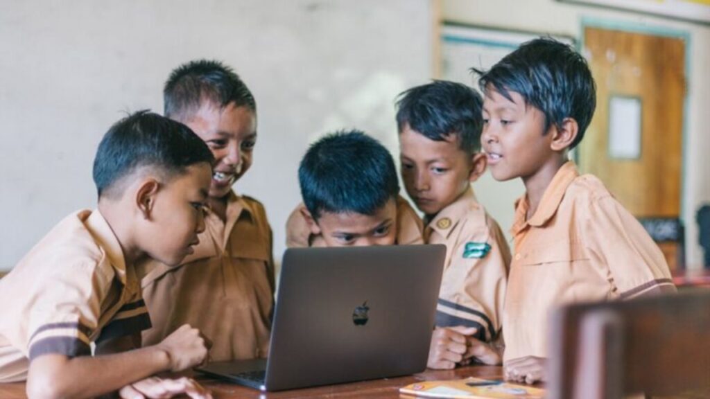 Membangun Digital Mindset Bisa Bikin Generasi Masa Depan Lebih Adaptif dan Tangguh, Ini Caranya!